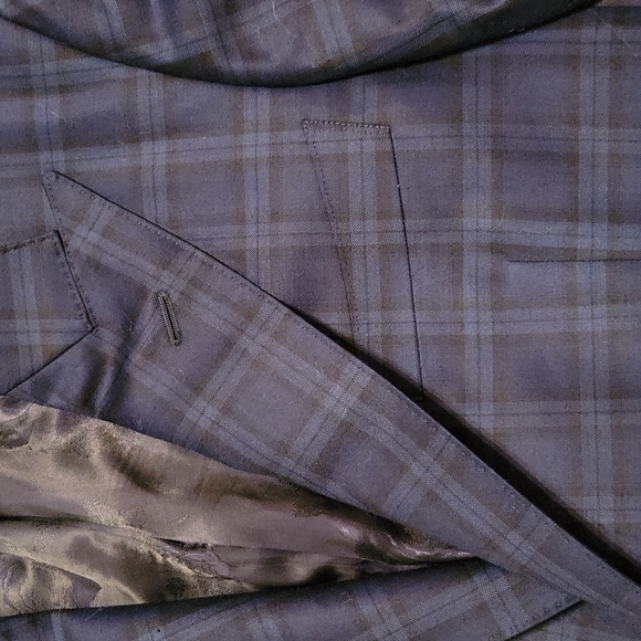 Exclusive suit tailored for Thunder player Mike Muscala - Picture 2 of 7